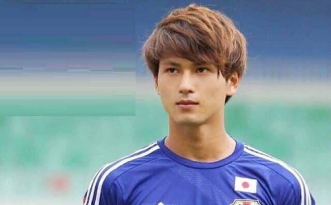 Minamino Takumi là cầu thủ đang thi đấu tại  Asian Cup 2019 cho đội tuyển Nhật Bản. Hiện tại, chàng trai này đang chơi bóng ở châu Âu chơi cho Red Bulls Salzburg, đội bóng hàng đầu nước Áo từ cách đây 4 năm khi còn rất trẻ.