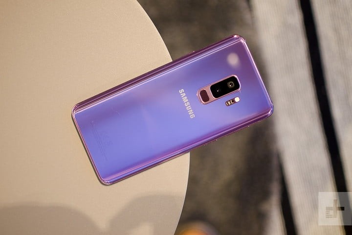 Samsung Galaxy S9 ngoài thiết kế đẹp mắt, nó  smartphone có thể chịu nước ở độ sâu hơn 1,5m trong 30 phút (tiêu chuẩn IP68).