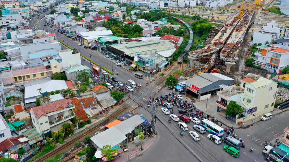 Tháng 8/2017, UBND tỉnh Khánh Hòa phê duyệt dự án nút giao thông Ngọc Hội. Dự án có tổng mức đầu tư là 1.351 tỷ đồng, trong đó phần BT là 1.241 tỷ đồng do Công ty CP Tập đoàn Phúc Sơn (Công ty Phúc Sơn) làm chủ đầu tư. Đây là một trong 3 dự án được tỉnh Khánh Hòa ký hợp đồng BT với Công ty Phúc Sơn, đổi đất vàng sân bay Nha Trang.