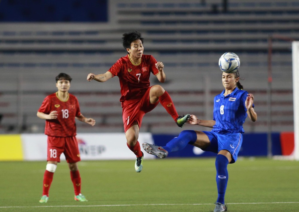 Trận chung kết bóng đá nữ SEA Games 30 giữa  đội tuyển bóng đá nữ Việt Nam và Thái Lan diễn ra vô cùng căng thẳng ngay từ khi trọng tài thổi còi khai cuộc.