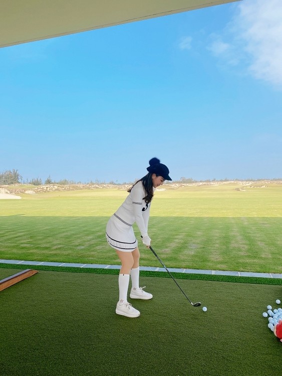 Trong giới golf thủ, cái tên Hải Anh trở nên khá quen thuộc khi cô đăng quang danh vị Á hoàng  Golf Queen 2017. Nữ golfer này không chỉ sở hữu kỹ năng giỏi mà còn có gương mặt chẳng thua kém bất cứ hoa hậu nào.