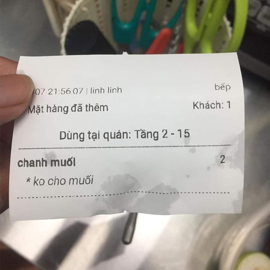 Làm dịch vụ thì không thể tránh khỏi những vị khách “dở dở ương ương”, nhất là trong khoản order đồ uống.