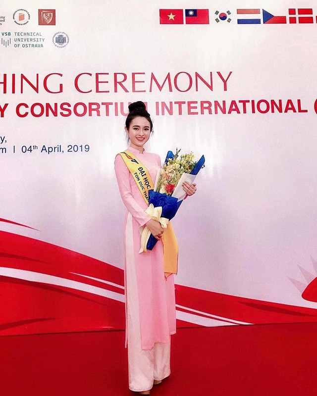 Ái Phi từng xuất sắc trở thành Hoa khôi cuộc thi “Nét đẹp sinh viên ĐH Tôn Đức Thắng 2019”.  Nữ sinh chia sẻ tên của cô không mang quá nhiều ý nghĩa xa vời, đơn giản chỉ là gia đình mong muốn Ái Phi lớn lên bằng tất cả sự bao bọc và yêu thương đong đầy.