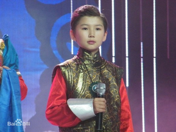 Năm 2011, chương trình China's Got Talent được nhiều người chú ý, đặc biệt là tiết mục của  cậu bé Mông Cổ có tên Uudam hát về người mẹ quá cố đã lấy đi không ít nước mắt của người xem.