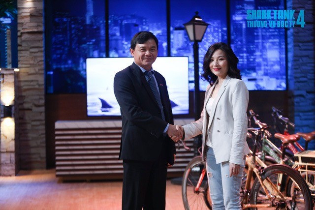 Sau khi tập 2 mùa 4 của chương trình  Shark Tank lên sóng, dân mạng vô cùng chú ý đến màn chốt deal ngập tràn "thính" giữa Founder của hãng xe Wiibike - Nguyễn Thị Thu Hằng và "vào chảo" Shark Phú.