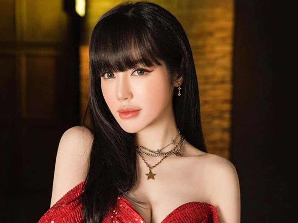 Nhắc đến hội các bà mẹ bỉm sữa "hot" nhất nhì của showbiz Việt,  Elly Trần chính là cái tên không thể thiếu sót.