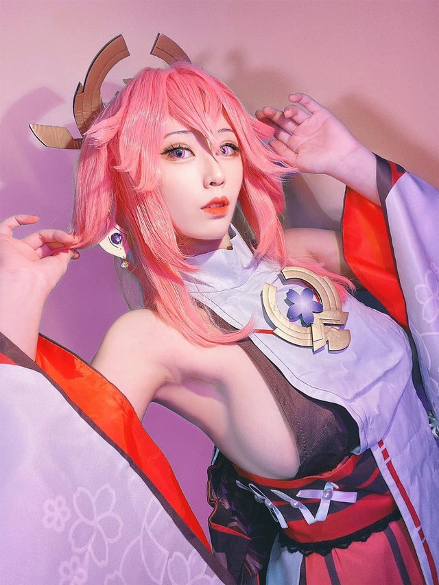 Được biết đến là  nữ game thủ, coser nổi tiếng trong cộng đồng game, anime, cosplay và YouTube, Larissa Rochefort, sinh năm 1998 là gương mặt nổi bật trên mạng xã hội ngay từ khi còn trẻ.