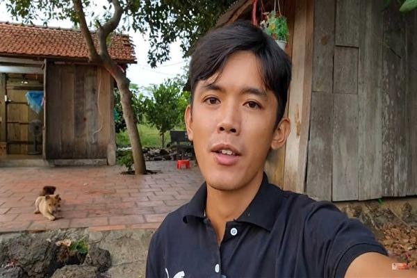 YouTuber "nghèo nhất Việt Nam" bồi hồi khi nhắc về ngôi nhà cũ