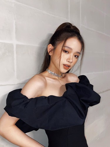  Linh Ka – hot girl 10x đến từ Hà thành từng là một cái tên đầy tai tiếng. Tài năng không được đánh giá cao, cô nàng còn bị “chỉ trích” nhiều hơn vì những phát ngôn sốc.