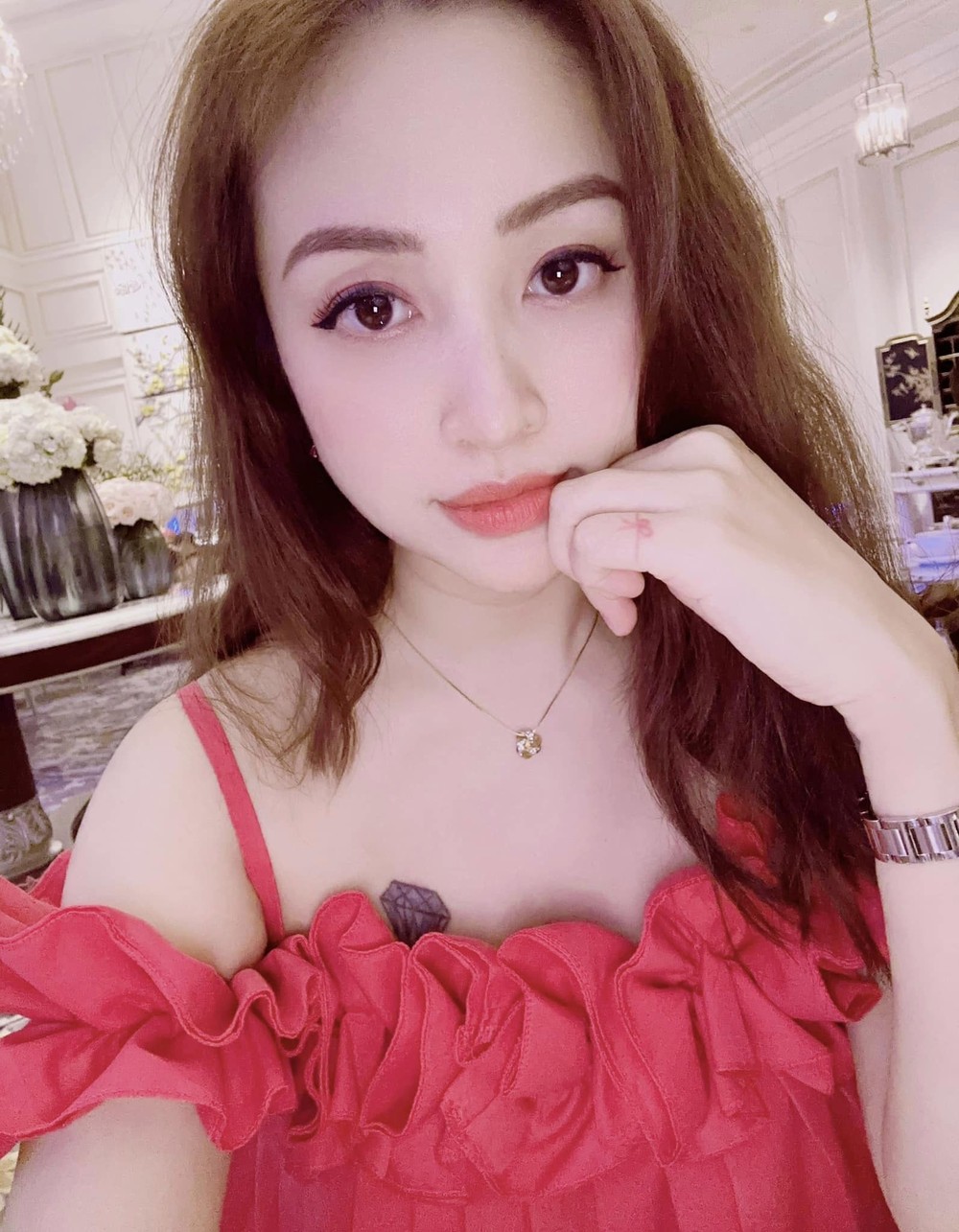  Thanh Vân Hugo (Nguyễn Thanh Vân) được biết đến là hot girl đời đầu cùng với Quỳnh Nga, Huyền Lizzie, Tâm Tít,...