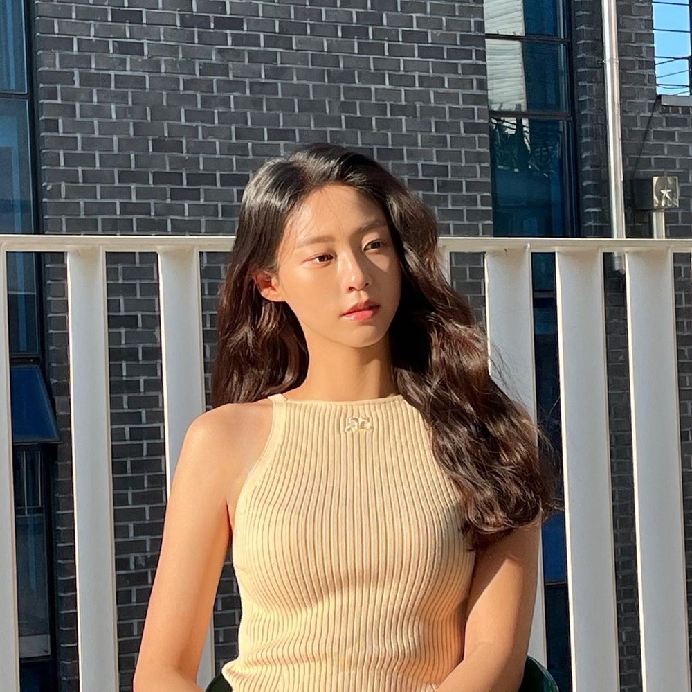 Seolhyun (sinh năm 1995) là nữ ca sĩ, diễn viên nổi tiếng tại Hàn Quốc. Cô nàng cũng lọt top những mỹ nhân có gương mặt đạt chuẩn tỷ lệ vàng.