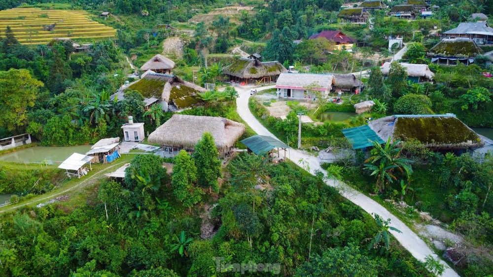 Thôn Xà Phìn, xã Phương Tiến, huyện Vị Xuyên, tỉnh Hà Giang nằm ở chân núi thuộc dãy Tây Côn Lĩnh, cả thôn hiện có hơn 50 hộ người đồng bào dân tộc dao sinh sống từ lâu đời.