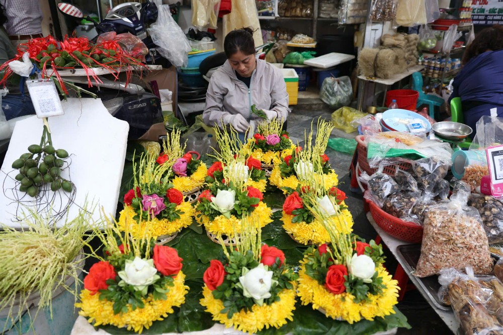 “Chợ nhà giàu” nhộn nhịp khách mua mâm cỗ cúng giao thừa