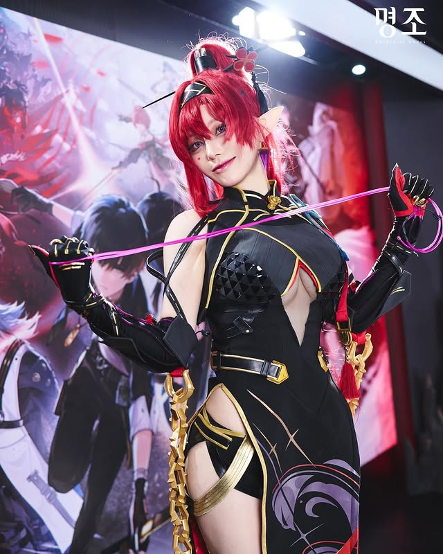 Gần đây, có một nữ coser tới từ Hàn Quốc, chỉ vừa mới gia nhập giới cosplay được chưa tới 2 năm nhưng lại bất ngờ trở nên nổi tiếng.