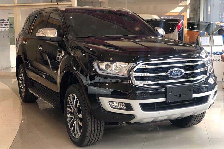 Tương tự như mẫu bán tải Ranger Wildtrak mới,  Ford Everest 2020 mới không phải là phiên bản nâng cấp facelift giữa đời, đây thực chất là phiên bản nâng cấp bổ sung thêm trang bị tiện nghi và công nghệ mới bên trong cabin nhằm tăng tính cạnh tranh trong phân khúc SUV 7 chỗ đang khá được ưa chuộng trên thị trường.