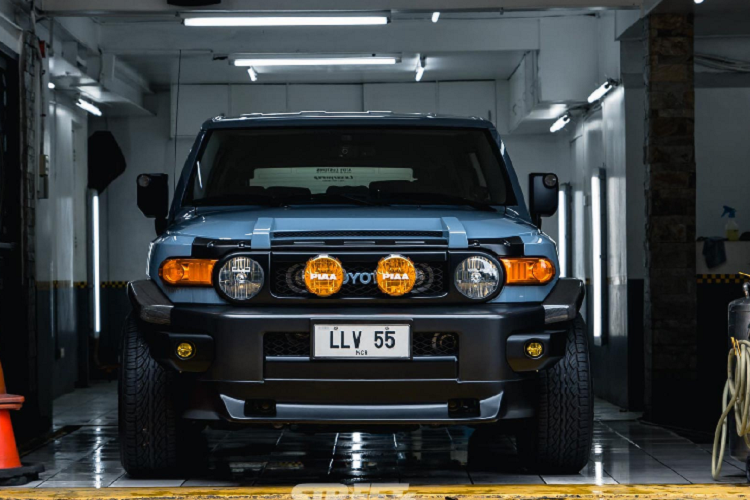 Mẫu  xe SUV Toyota FJ Cruiser là một huyền thoại xe 2 cầu của hãng xe Nhật Bản ra mắt vào năm 2003 nhưng sớm đã bị khai tử 15 năm sau đó. Trải qua 15 năm tồn tại, doanh số bán hàng của FJ Cruiser chưa bao giờ đạt được phong độ đỉnh cao và tại các thị trường như Việt Nam, mẫu xe nhập này lại là một mẫu xe không dành cho số đông nếu không muốn nói có phần mạo hiểm nếu được nhập về bán.