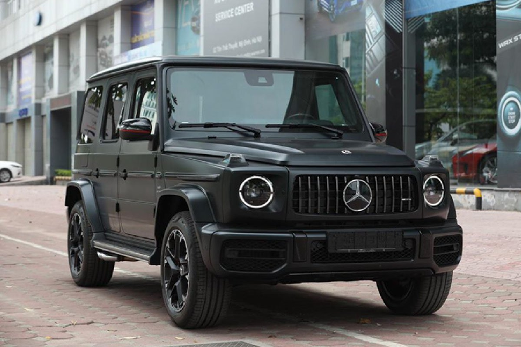  Mercedes-Benz G63 đời mới không còn phải là mẫu xe quá xa lạ với những người yêu thích xe hơi tại Việt Nam. Vẻ ngoài đậm chất "nhà binh" nên dòng xe này dành cho những khách hàng yêu thích cảm giác trải nghiệm địa hình, nhưng vẫn cần một mẫu SUV đầy đủ tiện nghi, sang trọng và G63 là lựa chọn không thể bỏ qua.