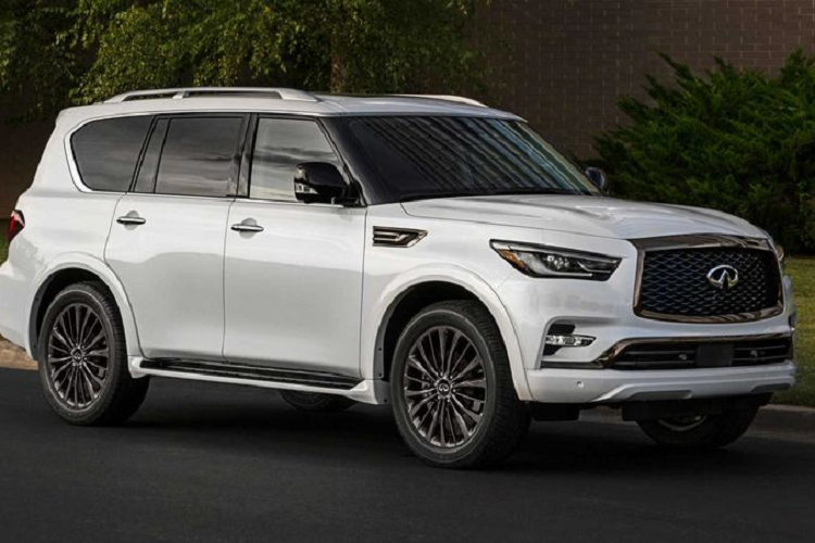 Infiniti QX80 2021 đã được công bố với những nâng cấp tích cực ở toàn bộ phạm vi, giúp chiếc SUV trở nên sang trọng hơn, hấp dẫn hơn, trong đó có một vài phiên bản đã được đặt tên lại.  Giá xe Infiniti QX80 2021 hiện bán ra khởi điểm từ 69.050 USD (khoảng 1,59 tỷ đồng), tăng nhẹ so với giá của model 2020 - 66.750 USD (khoảng 1,54 tỷ đồng).