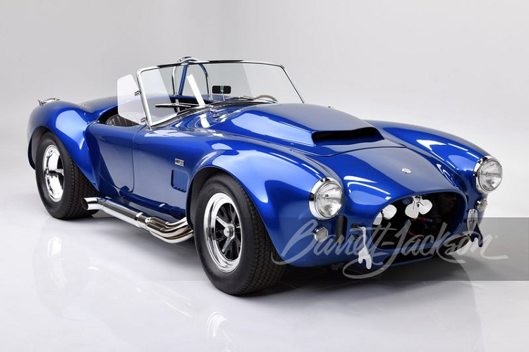 Chiếc  Shelby Cobra đắt nhất thế giới hiện tại số khung CSX 2000 - được bán đấu giá vào năm 2016 với số tiền lên đến 13,75 triệu USD (khoảng 303 tỷ đồng khi đó). Như vậy, nếu muốn "soán ngôi" Cobra đắt nhất từng được bán thì chiếc Shelby Cobra 427 Super Snake 1966 số khung CSX 3015 này cần có giá hơn 303 tỷ đồng.