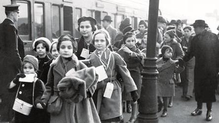 Kindertransport được biết đến rộng rãi là chiến dịch giải cứu  trẻ em Do Thái ở Đức do một tổ chức từ thiện có trụ sở ở Anh thực hiện trước khi Chiến tranh thế giới 2 nổ ra.