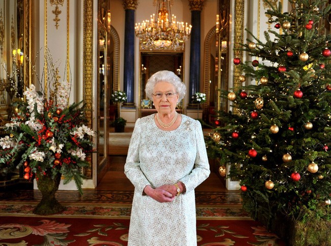 Vào dịp Giáng sinh, Nữ hoàng Anh Elizabeth II và các thành viên  Hoàng gia Anh tới Sandringham House ở Norfolk thay vì lâu đài Windsor. Truyền thống này bắt đầu kể từ năm 1988. Trước đó, Hoàng gia Anh đón Giáng sinh và năm mới ở lâu đài Windsor cổ kính.