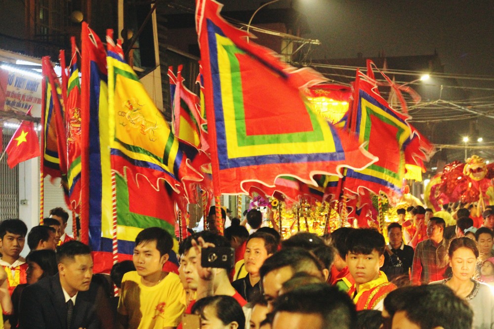 Tối ngày 17/2 (tức ngày 13 tháng Giêng âm lịch), tại xã La Phù (huyện Hoài Đức, TP Hà Nội) đã diễn ra  lễ hội rước "ông lợn" khổng lồ, thu hút hàng nghìn người tham dự.