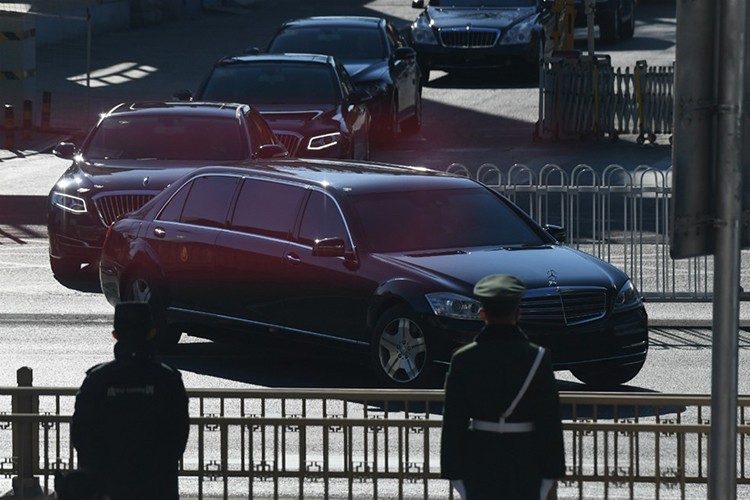 Ngày 8/1/2019 vừa qua, chiếc xe siêu sang  Mercedes-Benz S600 Pullman Guard của chủ tịch Kim Jong Un đã xuất hiện trên đường phố Bắc Kinh, Trung Quốc. Người đứng đầu Triều Tiên đến thăm Trung Quốc theo lời mời của Chủ tịch Tập Cận Bình.