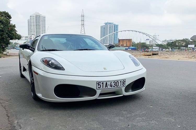 Chiếc  siêu xe Ferrari F430 màu trắng hiện đang ở Hải Phòng từng thuộc sở hữu của ông vua cà phê - đại gia siêu xe Đặng Lê Nguyên Vũ được, sau đó nó được một ông chủ công ty nhập khẩu tư nhân quận 5, TP HCM đưa về và nâng cấp một số chi tiết cùng hệ thống ống xả đắt tiền.