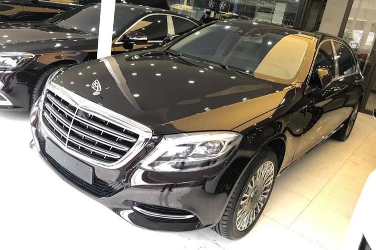 Ra mắt thị trường Việt Nam vào hồi đầu năm 2015, mẫu xe siêu sang  Mercedes Maybach S600 mới được định vị ở phân khúc siêu sang. Chính vì vậy, đây không chỉ là phiên bản kéo dài trục cơ sở thông thường trên dòng S-Class, Maybach S600 còn được trang bị nhiều công nghệ cũng như tiện nghi cao cấp nhất của hãng.