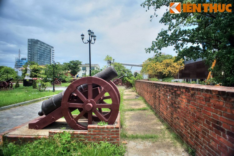 Tọa lạc tại phường Thạch Thang, quận Hải Châu, trung tâm thành phố Đà Nẵng,  thành Điện Hải là một địa danh ghi dấu truyền thống đấu tranh kiên cường bất khuất của nhân dân Đà Nẵng trong công cuộc bảo vệ và xây dựng đất nước.