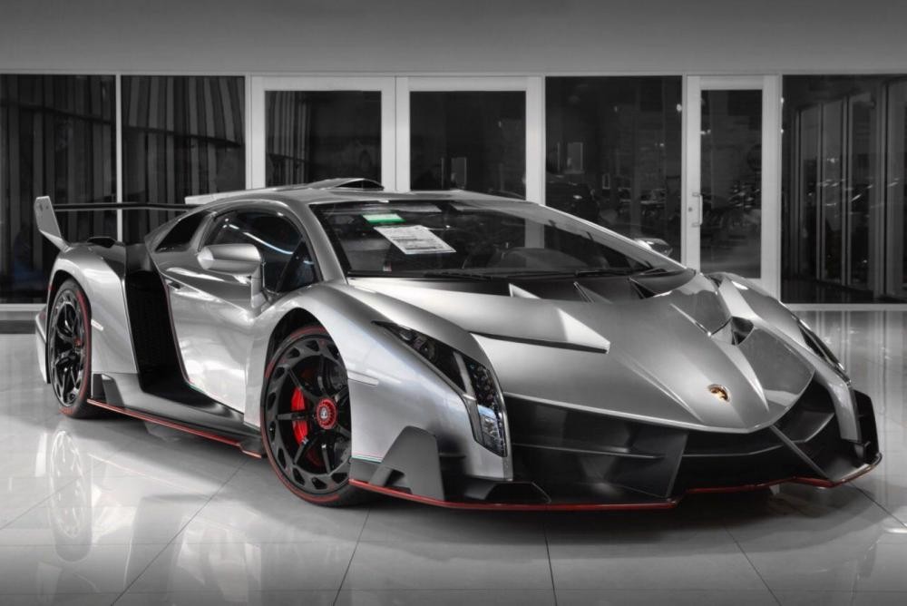 Một đại lý siêu xe đến từ Đức đã rao bán chiếc  xe Lamborghini Veneno Coupe với mức giá khủng 9,5 triệu USD (khoảng 221 tỷ đồng). Trong khi giá xuất xưởng của Lamborghini Veneno Coupe là 4,5 triệu USD.