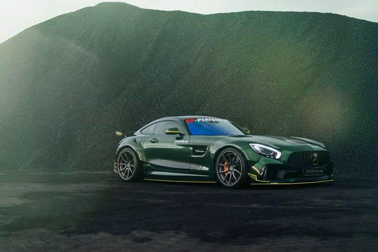 Bản độ với nguyên bản là  siêu xe Mercedes-AMG GT gây thu hút với ngoại hình hoàn toàn mới và độc lạ nhất từng thấy. Bản độ mang tên "Quái thú địa ngục xanh".