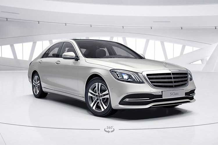 Mẫu xe sang  Mercedes-Benz S-Class 2018 mới là bản nâng cấp facelift giữa vòng đời thế hệ thứ 6 của S-Class (W222). Mẫu xe lá cờ đầu của Mercedes-Benz chính là mẫu sedan cỡ lớn hạng sang bán chạy nhất thế giới trong năm 2016. Tính từ năm 2013, hãng xe Đức đã bán hơn 300.000 chiếc S-Class.