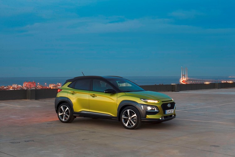  Hyundai Kona 2018 là dòng crossover cỡ B đã lần đầu tiên ra mắt tại Hàn Quốc vào hồi tháng 6/2017. Vào thời điểm đó, Hyundai Thành Công đã mời một số phóng viên, nhà báo Việt Nam sang Hàn Quốc để tham dự sự kiện ra mắt Kona mới. Do đó, tin đồn về việc Hyundai Kona 2018 sẽ được phân phối tại Việt Nam cũng đã được báo chí đưa tin.