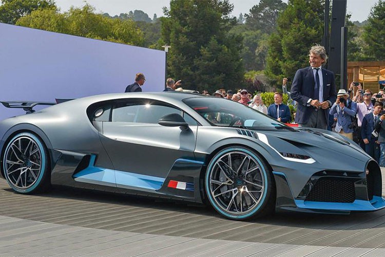 Mang ngôn ngữ thiết kế truyền thống của hãng,  siêu xe Bugatti Divo mới có đường nét độc đáo ít chia cắt hơn người anh em Chiron. Rất nhiều thay đổi về kiểu dáng tập trung vào việc cải thiện khí động học. Bugatti cho biết những sửa đổi đã tăng thêm 90 kg áp lực không khí xuống thân xe.