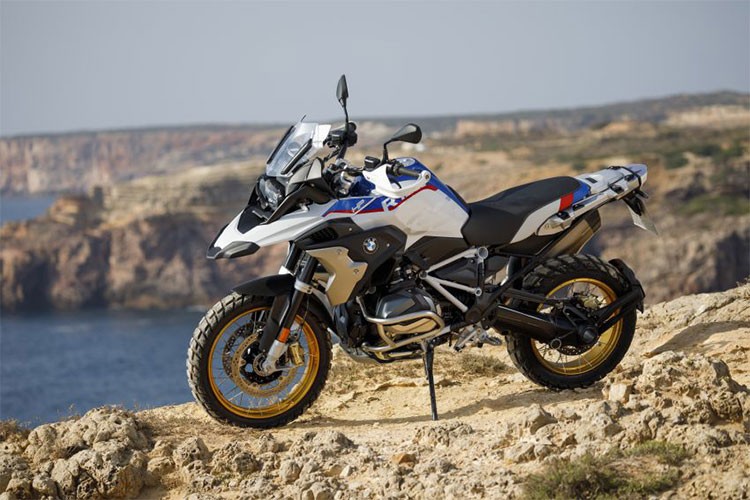 Trước khi chính thức ra mắt thế hệ xe adventure mới tới thị trường, BMW Motorrad đã chính thức đăng tải hình ảnh chi tiết và thông tin của mẫu  xe môtô BMW R1250GS phiên bản 2019 hoàn toàn mới tới người dùng.