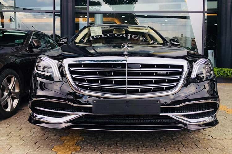 Mercedes-Maybach S450 4Matic, hãng Mercedes-Benz cũng sẽ giới thiệu đến với giới nhà giàu Việt 2 phiên bản khác của dòng là  siêu xe sang Mercedes-Maybach S560 4Matic và Mercedes-Maybach S650 tại triển lãm ôtô Việt Nam 2018 (VMS) sẽ diễn ra vào tháng 10 tới đây.