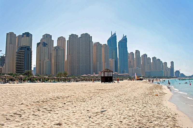 Jumeirah Beach Residence tại  Dubai Marina được xem là dự án chung cư lớn nhất thế giới với 40 tòa tháp và gần 7.000 căn hộ. Ảnh: Wiki.