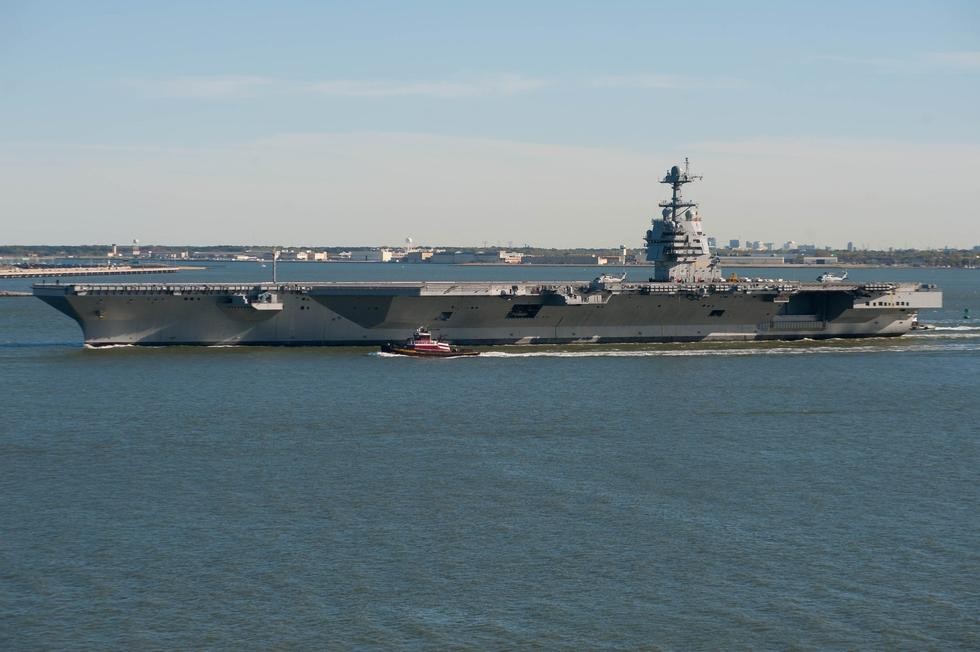 Hôm 8/4 vừa qua,  tàu sân bay USS Gerald R. Ford mới nhất của Mỹ đã được đưa ra chạy thử nghiệm trên biển lần đầu tiên. USS Gerald R. Ford (CVN-78) là tàu sân bay đầu tiên của Mỹ thuộc lớp Gerald R. Ford, đây được coi là lớp tàu sân bay hiện đại và có hiệu năng hoạt động tốt hơn so với các tàu sân bay lớp Nimitz hiện nay của Hải quân Mỹ. Nguồn ảnh: QQ.