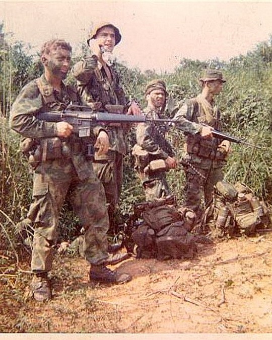 Có cái tên đầy đủ rất dài dòng là Millitary Assistance Command, Vietnam - Studies and Observation Group, tạm dịch là Nhóm nghiên cứu, quan sát hỗ trợ Bộ chỉ huy quân sự Mỹ ở Việt Nam hay còn được viết tắt là MACVSOG và được gọi tắt hơn nữa là  lực lượng SOG. Pinterest.