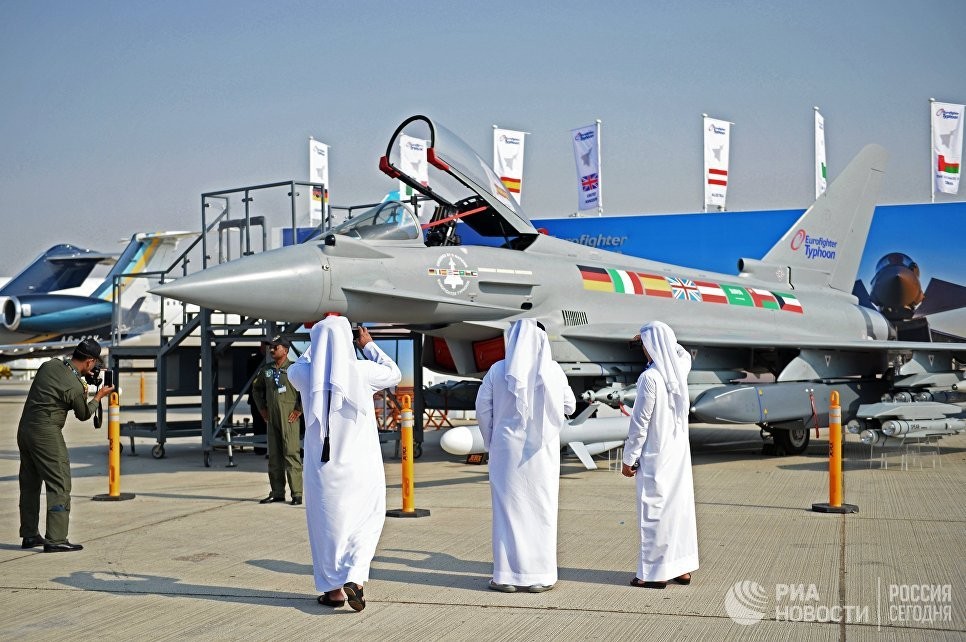  Triển lãm hàng không Dubai (Dubai Airshow 2017) được tổ chức hai năm một lần tại thành phố giàu có bậc nhất của Các tiểu Vương quốc Ả rập Thống nhất. Năm nay, Dubai Airshow 2017 chính thức khai mạc từ hôm 12/11 và sẽ kéo dài đến tận cuối tuần này. Nguồn ảnh: Ria.