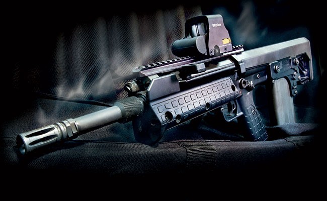 Là loại  súng trường bán tự động, khẩu Kel-Tec RFB có thiết kế bullpup mang tính kiểu mẫu, nó kế thừa được gần như hoàn toàn các ưu điểm của các loại súng trường tấn công Bullpup trong quá khứ. Nguồn ảnh: Totalwar.