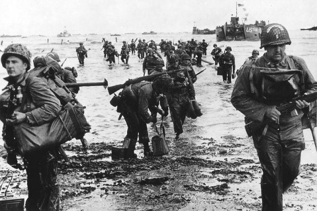 Theo đó  chiến dịch đổ bộ Normandy của quân Đồng Minh lên đất Pháp vào ngày 6/6/1944 diễn ra suôn sẻ có sự góp sức rất lớn từ lực lượng kháng chiến Pháp, kể cả khi nước Pháp khi đó đang bị quân Đức kiểm soát hoàn toàn và lực lượng này phải hoạt động trong bí mật. Nguồn ảnh: Warhistoryonline.