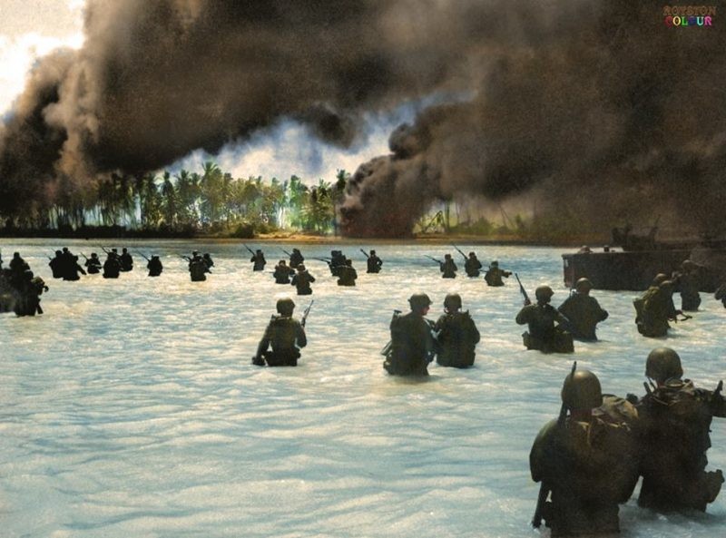 Cuộc đổ bộ của lính Mỹ vào bãi Makin Atoll trên đảo Gilbert. Nguồn ảnh: Warhistory.