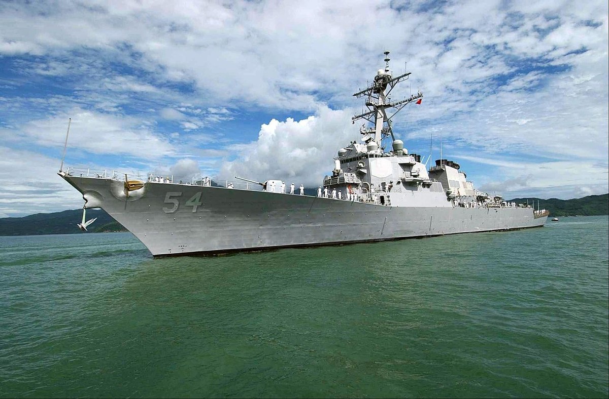 Hai tàu chiến Mỹ vừa vòng qua  eo biển Đài Loan hôm thứ hai vừa rồi bao gồm tàu khu trục USS Curtis Wilbur (DDG-54) và tuần dương hạm USS Antietam (CG-54). Nguồn ảnh: Pujinews.