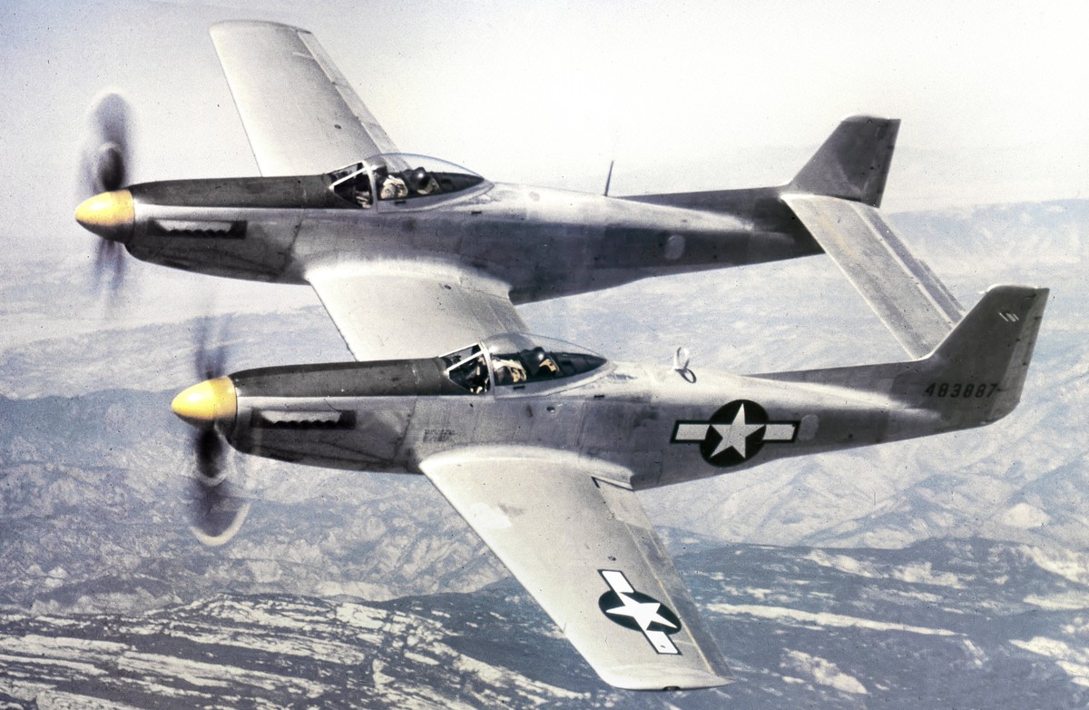 Theo đó North American Aviation ban đầu thiết kế  tiêm kích hạng nặng F-82 để phục vụ cho các nhiệm vụ hộ tống ném bom tầm xa trong Chiến tranh Thế giới thứ 2, tuy nhiên vai trò của nó sau đó lại được chuyển sang là loại tiêm kích đánh đêm.