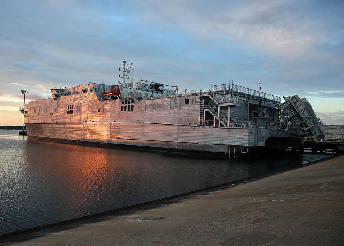 Chủ nhật vừa rồi,  tàu chỉ huy hậu cần USNS Yuma của Hải quân Mỹ đã tiến vào biển Đen - đây là lần thứ ba trong năm 2019 này, tàu USNS Yuma tiến vào vùng biển Đen. Nguồn ảnh: QQ.