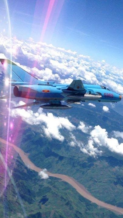 Su-22M4 là một  tiêm kích - bom có thiết kế cánh rất độc đáo, đây hiện tại cũng là chiến đấu cơ "cánh cụp" duy nhất hiện đang phục vụ trong Không quân Việt Nam. Nguồn ảnh: TL.