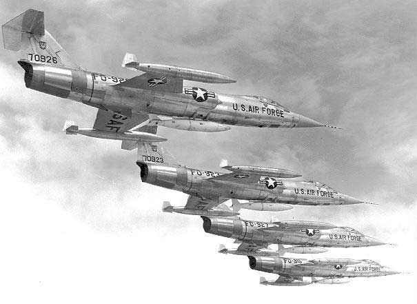 Bắt đầu từ chiến dịch Sấm Rền, Mỹ đã đưa các  máy bay F-104 Starfighter tới Việt Nam tham chiến để bổ sung lực lượng ném bom đánh phá miền Bắc. Nguồn ảnh: Pinterest.