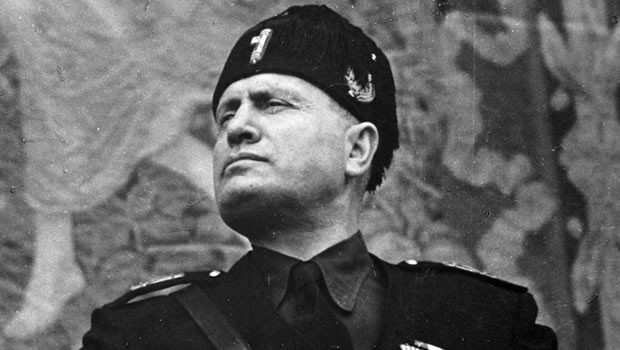 Benito Mussolini (1883 – 1945): Món ăn ưa thích của nhà độc tài người Ý này là salad tỏi băm sốt dầu và chanh. Ông duy trì món ăn này để bảo vệ sức khỏe tim mạch và thường ăn hết cả bát. Nhà  lãnh đạo thế giới này cũng thường ăn thịt bê tẩm ướp gia vị, trong đó có cả rau trong vườn.